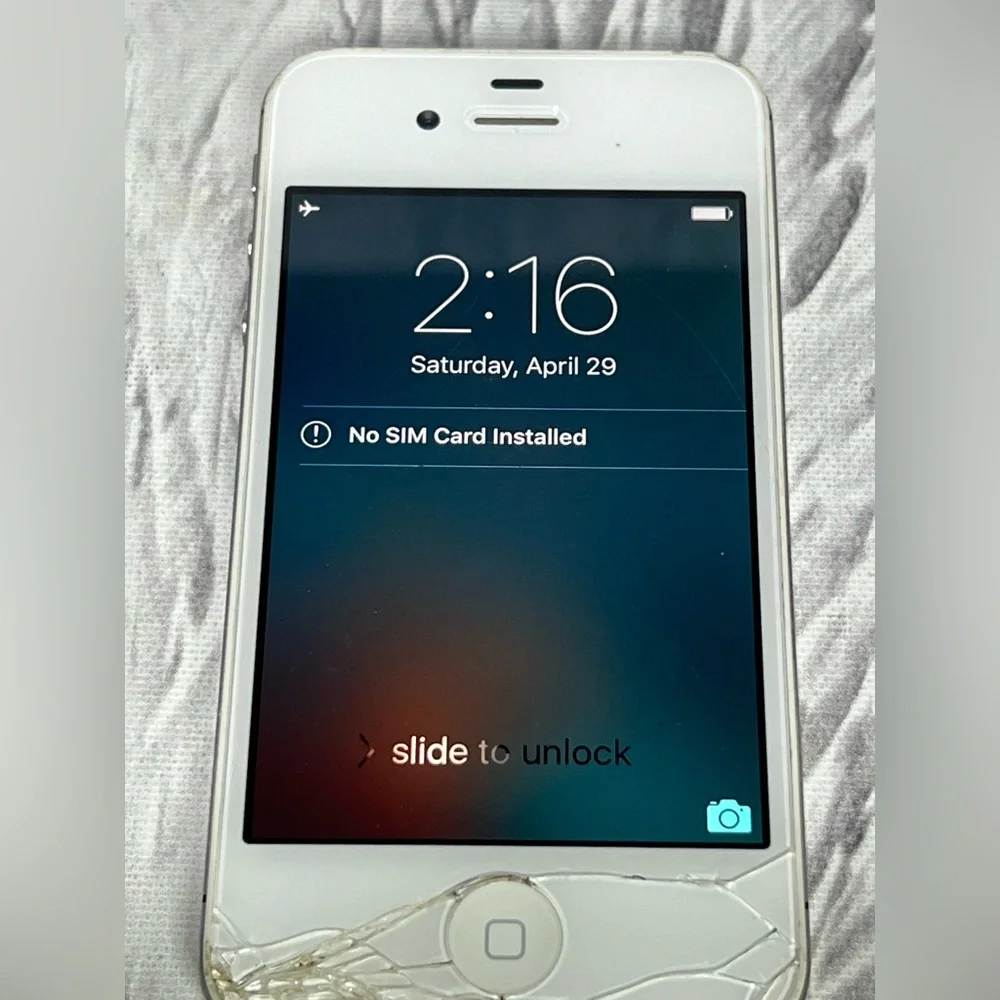 For Parts As-Is Apple iPhone 4s A1387 White Broken Screen And Back